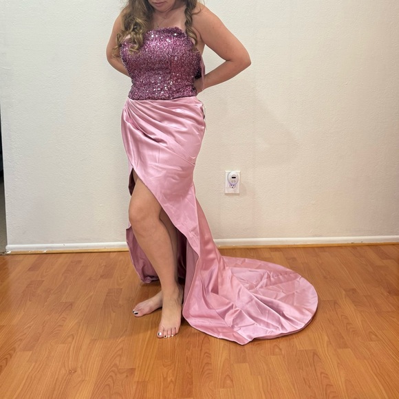 Beautiful pink dress - Picture 4 of 7